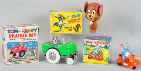 LOT OF 3: PLASTIC TOM & JERRY TOY ITEMS.          