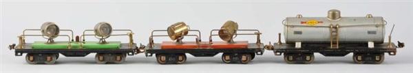 LOT OF 3: TINPLATE LIONEL FREIGHT CARS.           