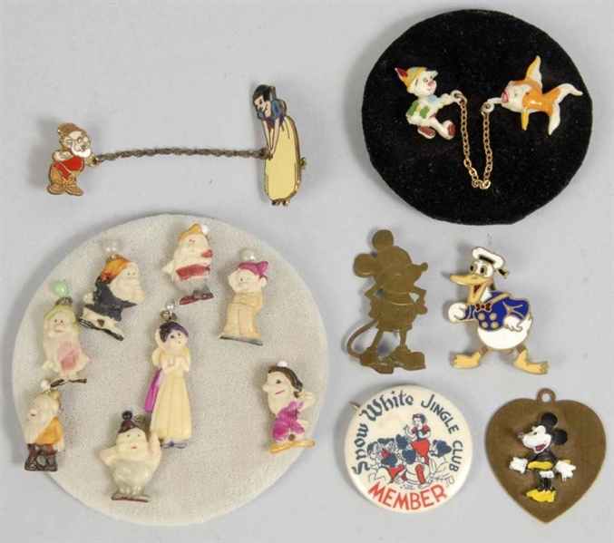 LOT OF DISNEY VINTAGE PINS & BUTTONS.             