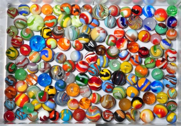 LOT OF APPROXIMATELY 130 MARBLES.                 