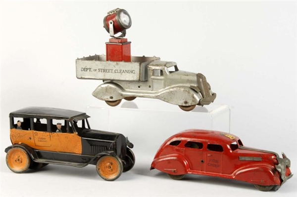 LOT OF 3: PRESSED STEEL AUTOMOBILE TOYS.          