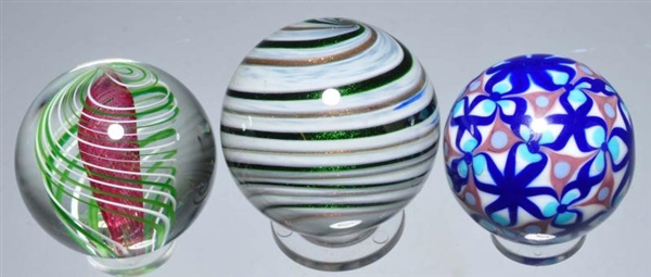LOT OF 3: CONTEMPORARY MARBLES.                   