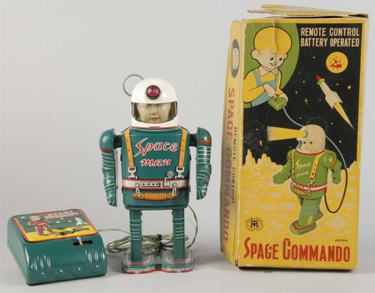 TIN LITHO SPACE COMMANDO BATTERY-OPERATED TOY.    