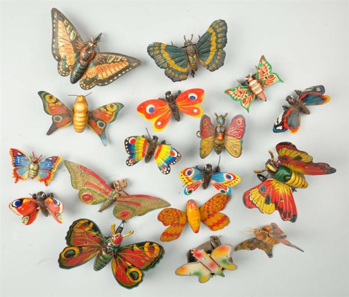 LOT OF 17: TIN BUTTERFLY WIND-UP TOYS.            