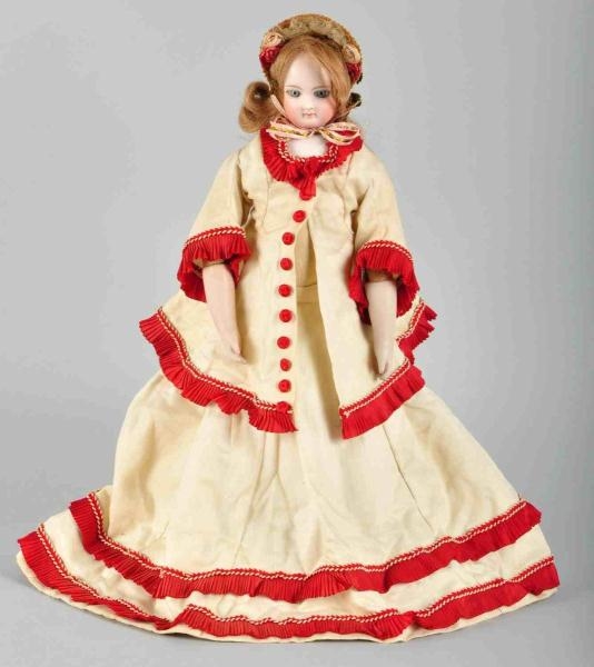 EXQUISITE SWIVEL NECK FRENCH FASHION DOLL.        