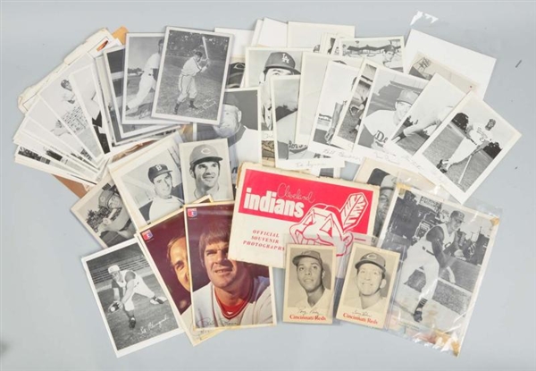 LARGE LOT OF 1950S-60S BASEBALL FACSIMILE PHOTOS. 