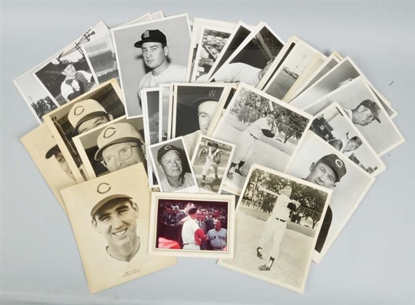 LOT OF APPROX. 50 BASEBALL & OTHER SPORTS PHOTOS. 