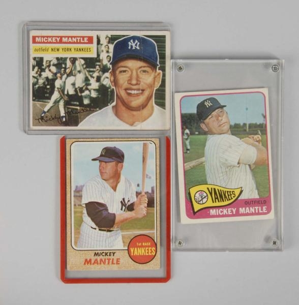 LOT OF 3: TOPPS MICKEY MANTLE BASEBALL CARDS.     