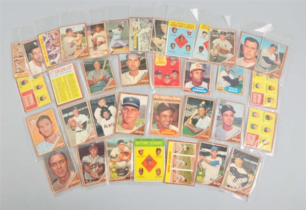 LOT OF 36: TOPPS 1962 BASEBALL CARDS.             