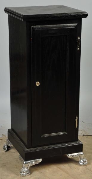BLACK WOODEN SLOT MACHINE STAND FOR A QT.         