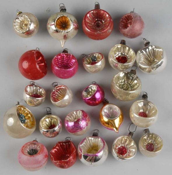 LOT OF 22: SMALL GLASS CHRISTMAS ORNAMENTS.       