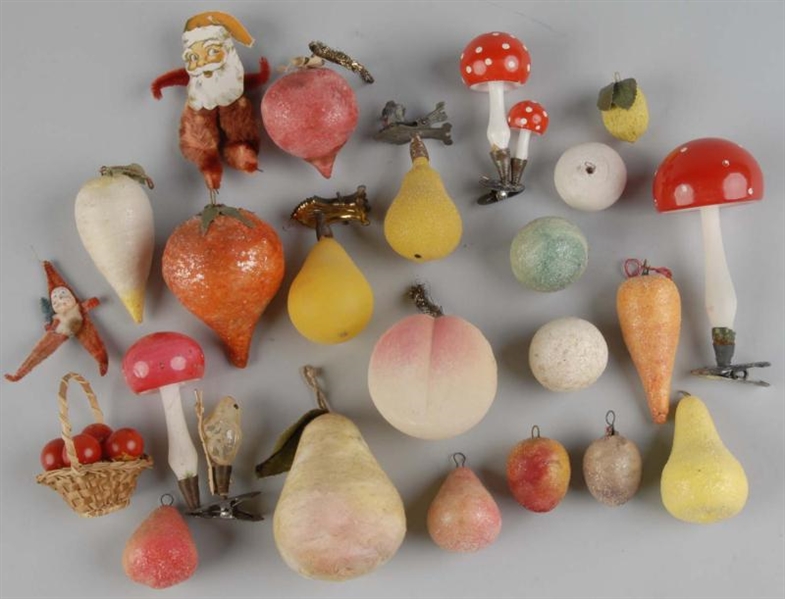LOT OF APPROXIMATELY 24 CHRISTMAS ORNAMENTS.      