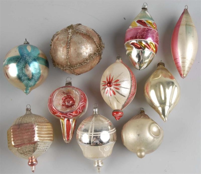 LOT OF 10: GLASS CHRISTMAS ORNAMENTS.             
