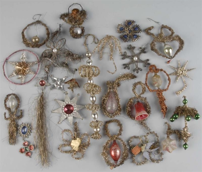 LOT OF 20+ WIRE WRAPPED CHRISTMAS ORNAMENTS.      