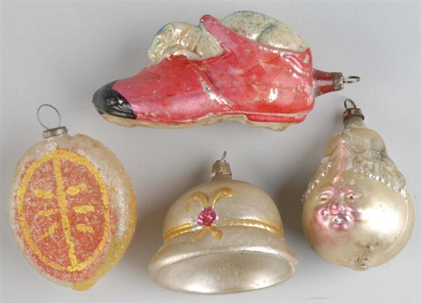LOT OF 4: GLASS CHRISTMAS ORNAMENTS.              