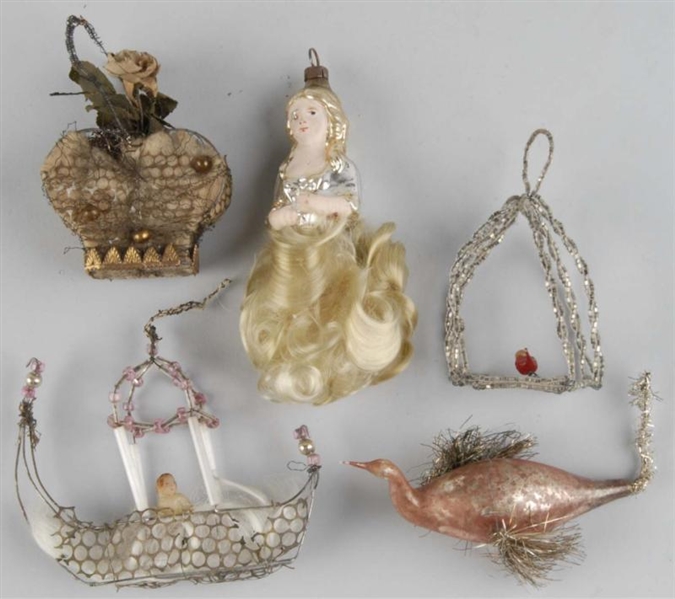 LOT OF 5: CHRISTMAS ORNAMENTS.                    