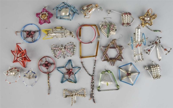 LOT OF 20+ BEADED CHRISTMAS ORNAMENTS.            
