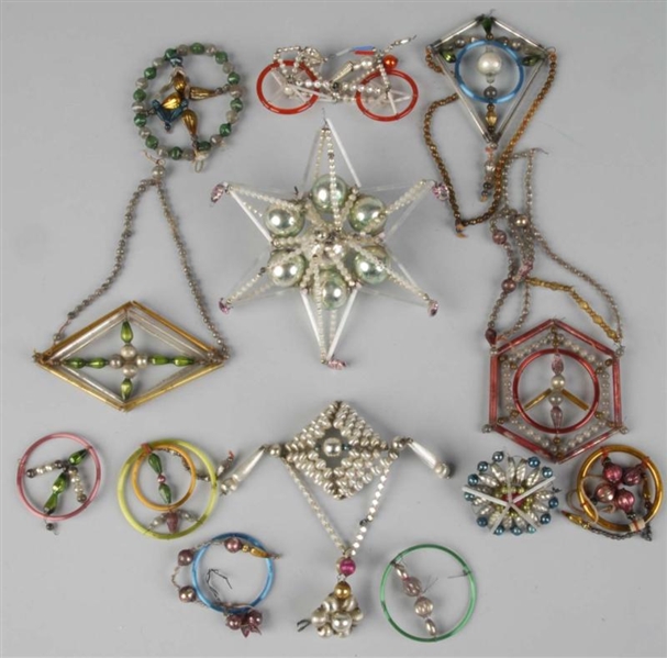 LOT OF 12+ BEADED CHRISTMAS ORNAMENTS.            