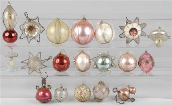 LOT OF 15+ GLASS CHRISTMAS ORNAMENTS.             