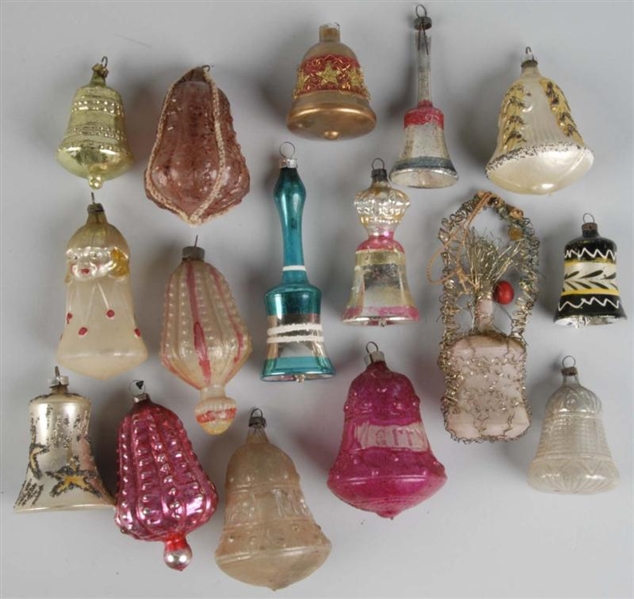 LOT OF 16: GLASS CHRISTMAS ORNAMENTS.             