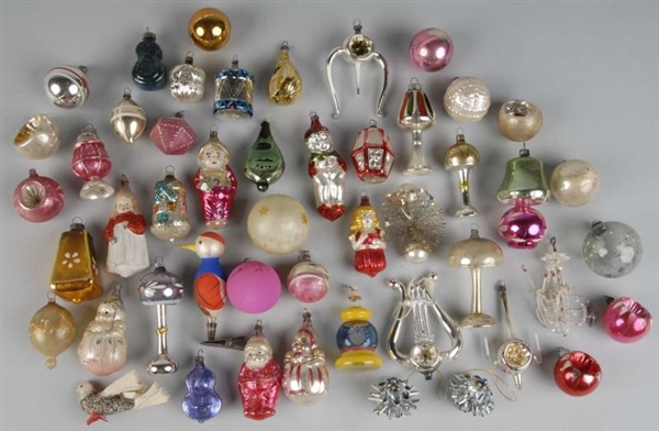 LOT OF 40+ GLASS CHRISTMAS ORNAMENTS.             