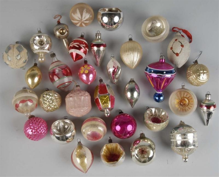 LOT OF 30+ GLASS ANTIQUE CHRISTMAS ORNAMENTS.     