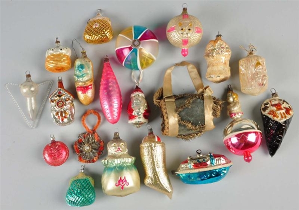 LOT OF GLASS FIGURAL CHRISTMAS ORNAMENTS.         