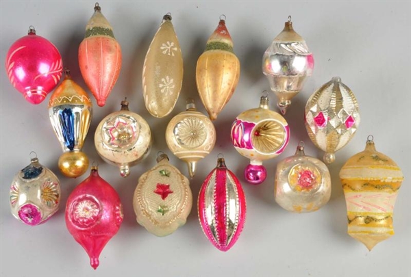 LOT OF 15: GLASS CHRISTMAS ORNAMENTS.             