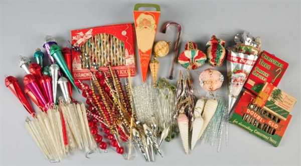 LARGE LOT OF ASSORTED CHRISTMAS DECORATIONS.      