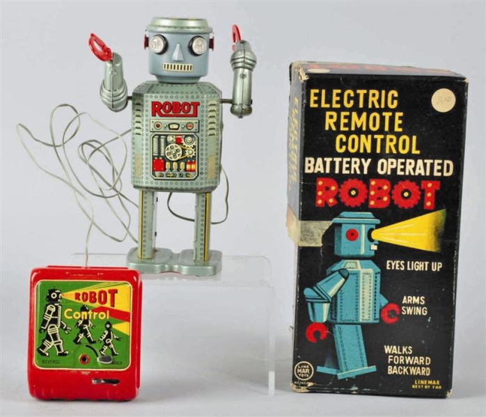 TIN LINEMAR R-35 ROBOT BATTERY-OPERATED TOY.      