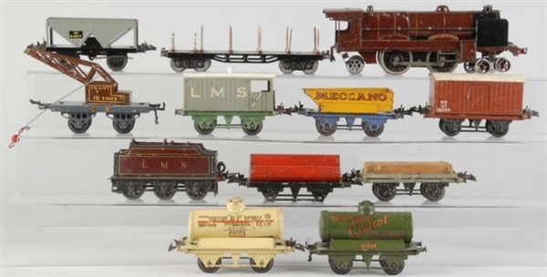 LOT OF 12: HORNBY TRAIN ENGINES & CARS.           