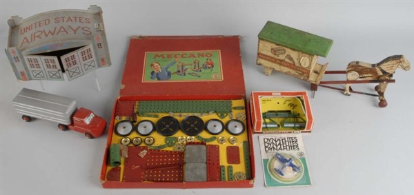 MISCELLANEOUS LOT OF VINTAGE TOY ITEMS.           