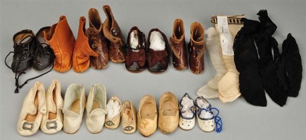 LOT OF 10: PAIRS OF ANTIQUE DOLL SHOES.           