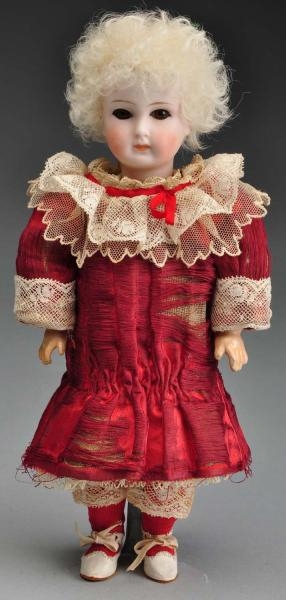 VERY RARE DOLL WITH BALL JOINTED NECK.            