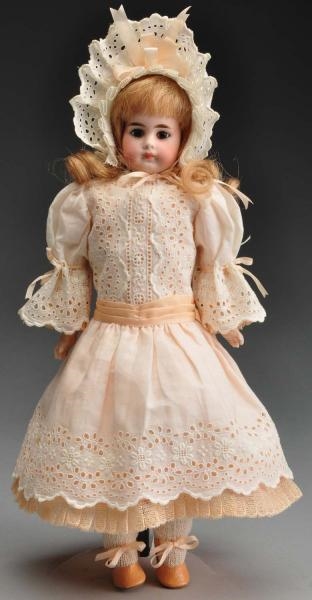 SWEET CHILD DOLL WITH CLOSED MOUTH.               