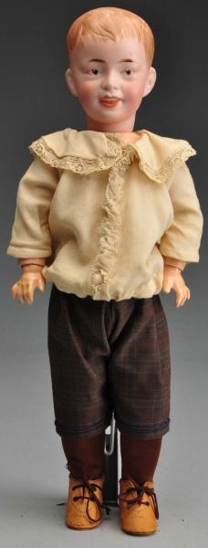 SMILING FRENCH SFBJ 227 CHARACTER DOLL.           