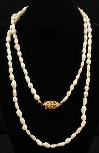 FRESH WATER PEARL NECKLACE.                       