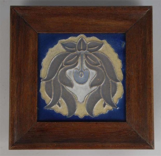 ROOKWOOD FAIENCE TILE IN ARTS & CRAFTS FRAME.     