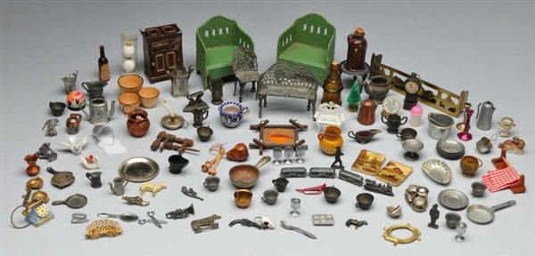 LOT OF DOLL HOUSE MINIATURE ACCESSORIES.          