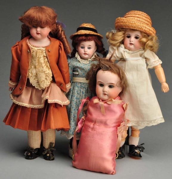 LOT OF 4: SMALL BISQUE HEAD DOLLS.                