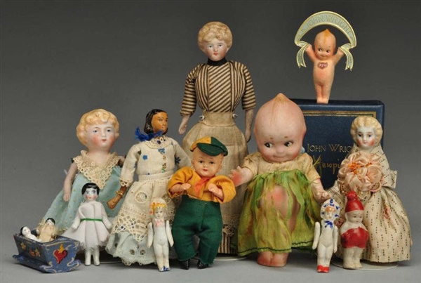 LOT OF ASSORTED SMALL DOLLS.                      