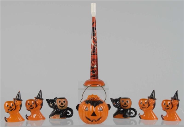 LOT OF PLASTIC HALLOWEEN CANDY CONTAINERS.        