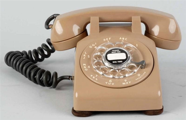 LIGHT BROWN WESTERN ELECTRIC 500 TELEPHONE.       