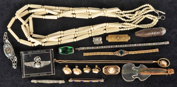 LOT OF JEWELRY PIECES.                            