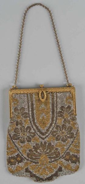 FINELY BEADED MESH PURSE.                         