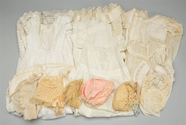 LOT OF ANTIQUE WHITE BABY CLOTHING.               
