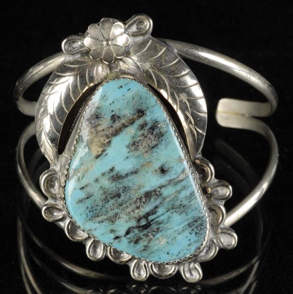 NATIVE AMERICAN INDIAN TURQUOISE BRACELET.        