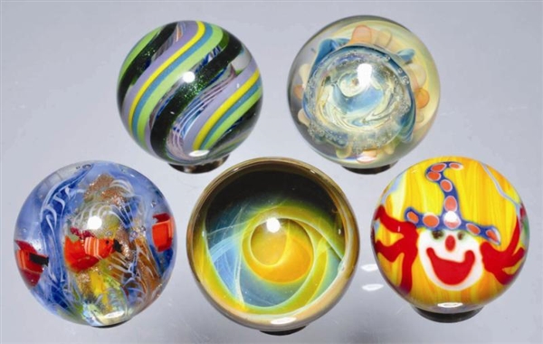 LOT OF 5: CONTEMPORARY MARBLES.                   