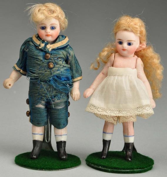 PAIR OF FRENCH ALL-BISQUE “MIGNONNETTE” DOLLS.    