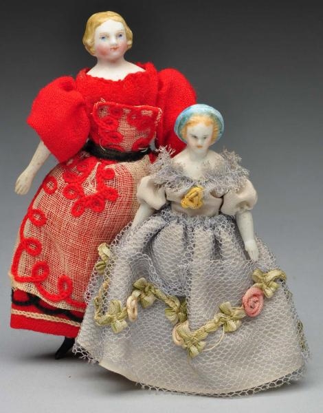 PAIR OF DOLL HOUSE DOLLS.                         